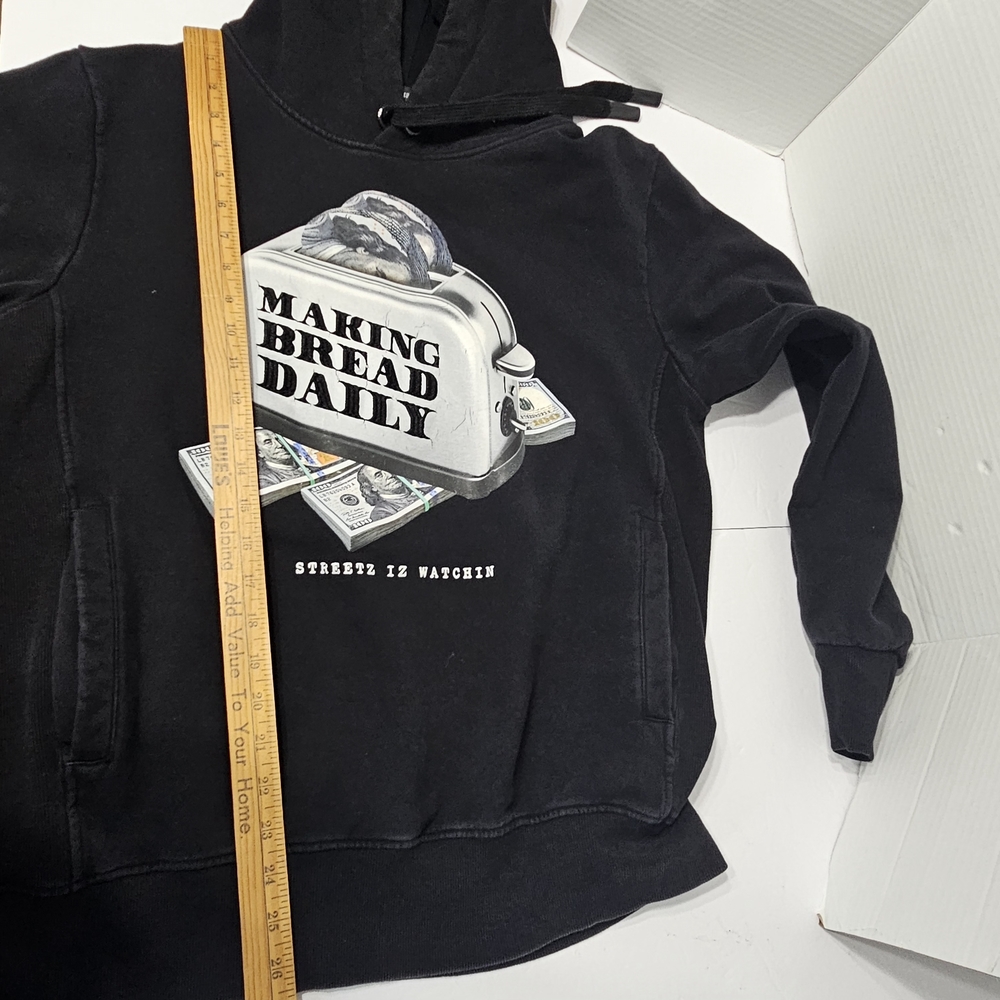 Streetz Iz Watchin Men's L Hoodie Sweatshirt Black MAKING BREAD DAILY Pockets - Picture 9 of 10
